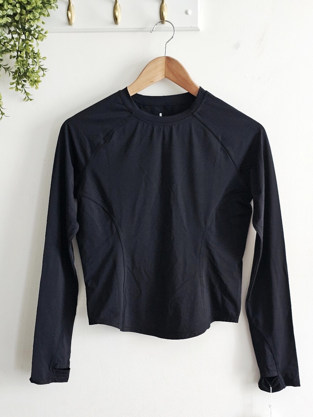 Gym Rainbow Black Long Sleeve Athletic Top UPF 50+ Thumbholes Size S NWT